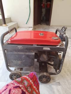 Generator Used in Good condition working model 2021 purchased in 2021