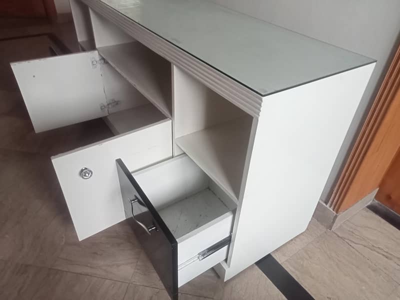 White Console Table with drawers 1