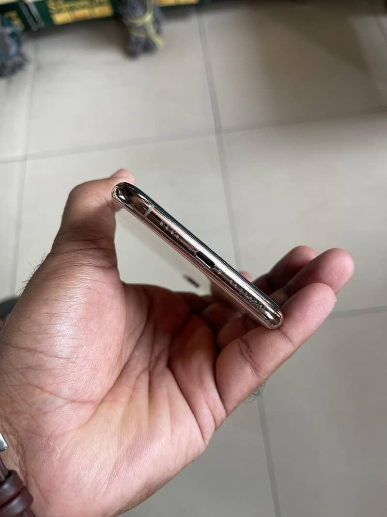 IPhone XS Max, Double PTA Approved & No Any work ,10/10 condition 5
