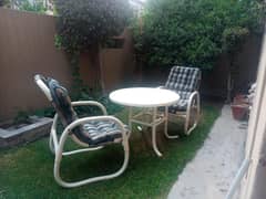 2 Lawn chairs with table