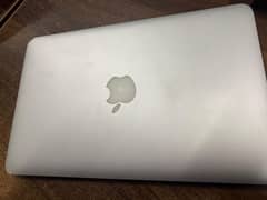 Apple  Macbook air Core i 5 4GB Ram 128 NVME