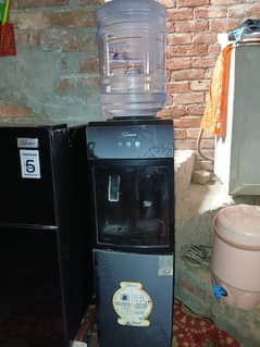water dispenser with bottle