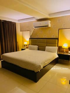 1 BED LUXURY FURNISHED FOR RANT PAR DAY WEEKLY IN GULBERG GREEN