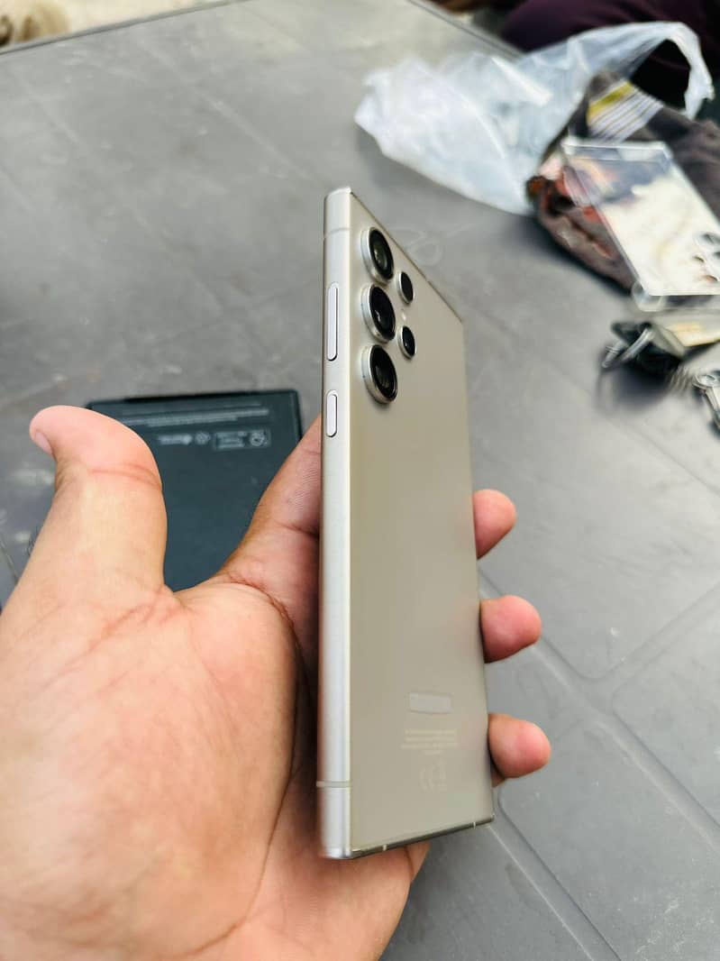 S24 ultra non pta 10/10 with box . i will use only 1 month Sim card. 5