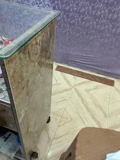 counter wood and Glass