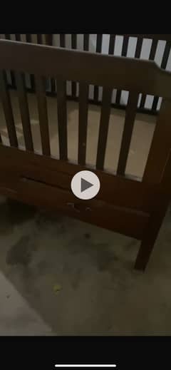 Baby bed new he itna use nahi hwa