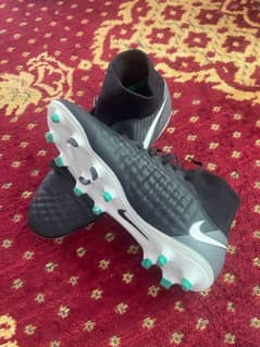 Football shoes