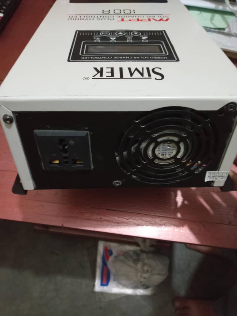 SIMTEK MPPT CHARGE CONTROLLER HYBRID 100 AMP. UNDER WARRANTY. 4