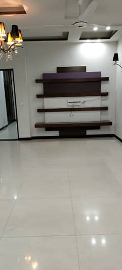 4.5 Marla lower Portion For Rent, Sadat College town College Road Lahore.
