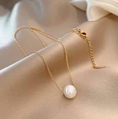 Pearl necklace 