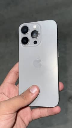 iPhone 15 pro ( natural titanium )
