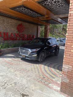 HAUNDAI Tucson  penaromic sunroof manual auto both