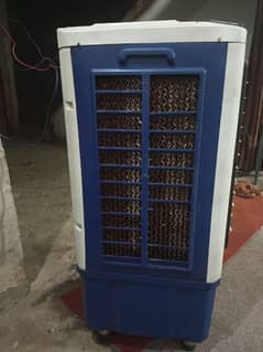 solar cooler good condition neet and clean