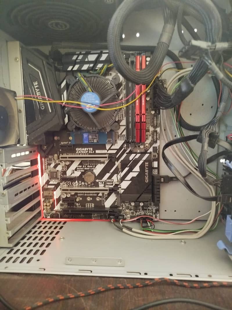 Core i5 8th Generation / 32GB DDR4 G Skill Ripjaw V / 256GB NVME 2