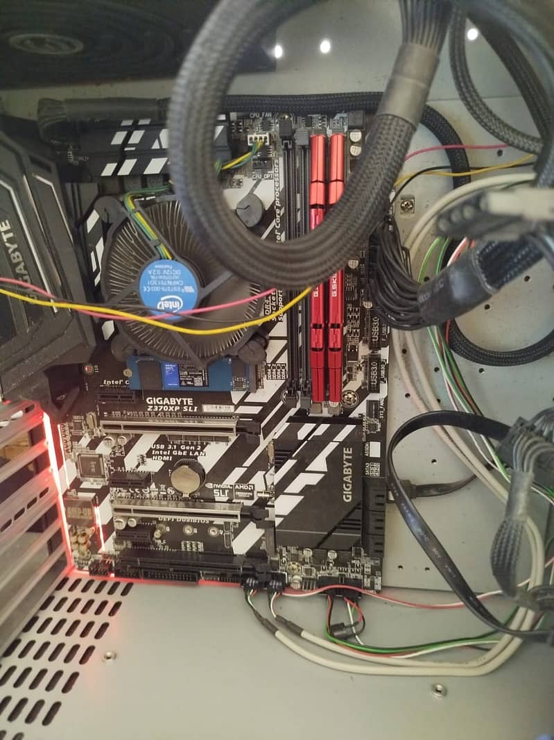 Core i5 8th Generation / 32GB DDR4 G Skill Ripjaw V / 256GB NVME 6