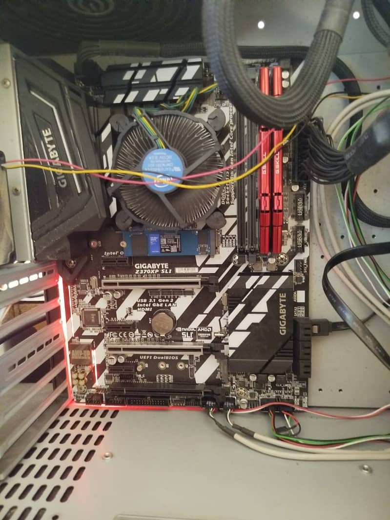 Core i5 8th Generation / 32GB DDR4 G Skill Ripjaw V / 256GB NVME 8