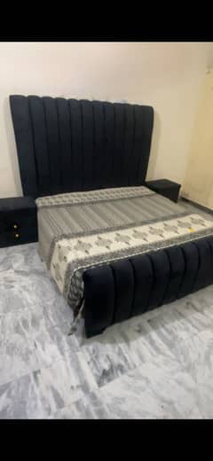 Bed set with dressing n side tables
