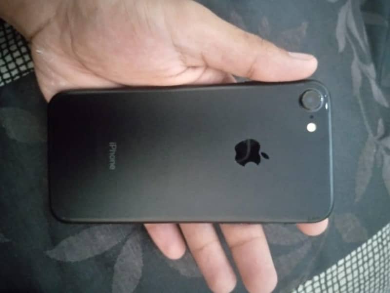 Iphone 7 non pta 4/128 memory 9