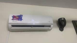 Dawnlance  1 ton split Ac in very good condition available