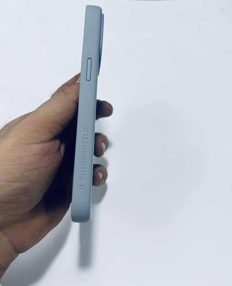 iPhone 15 Pro Max Rhinoshield Solid Suit Case 1