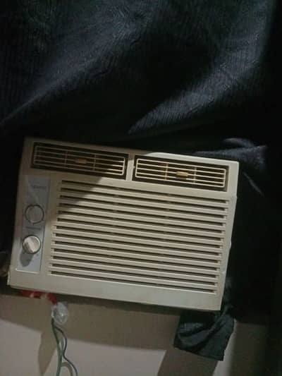 . 6 ton Window AC 1.8 amp