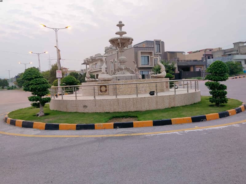 1 Kanal Plot In B-17 Multi Gardens Block C 4