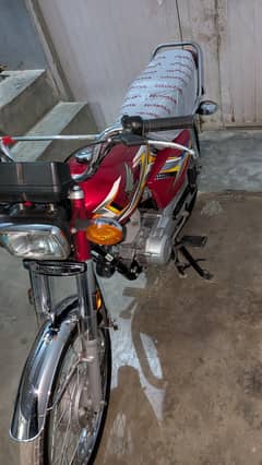 Red Honda CG 125