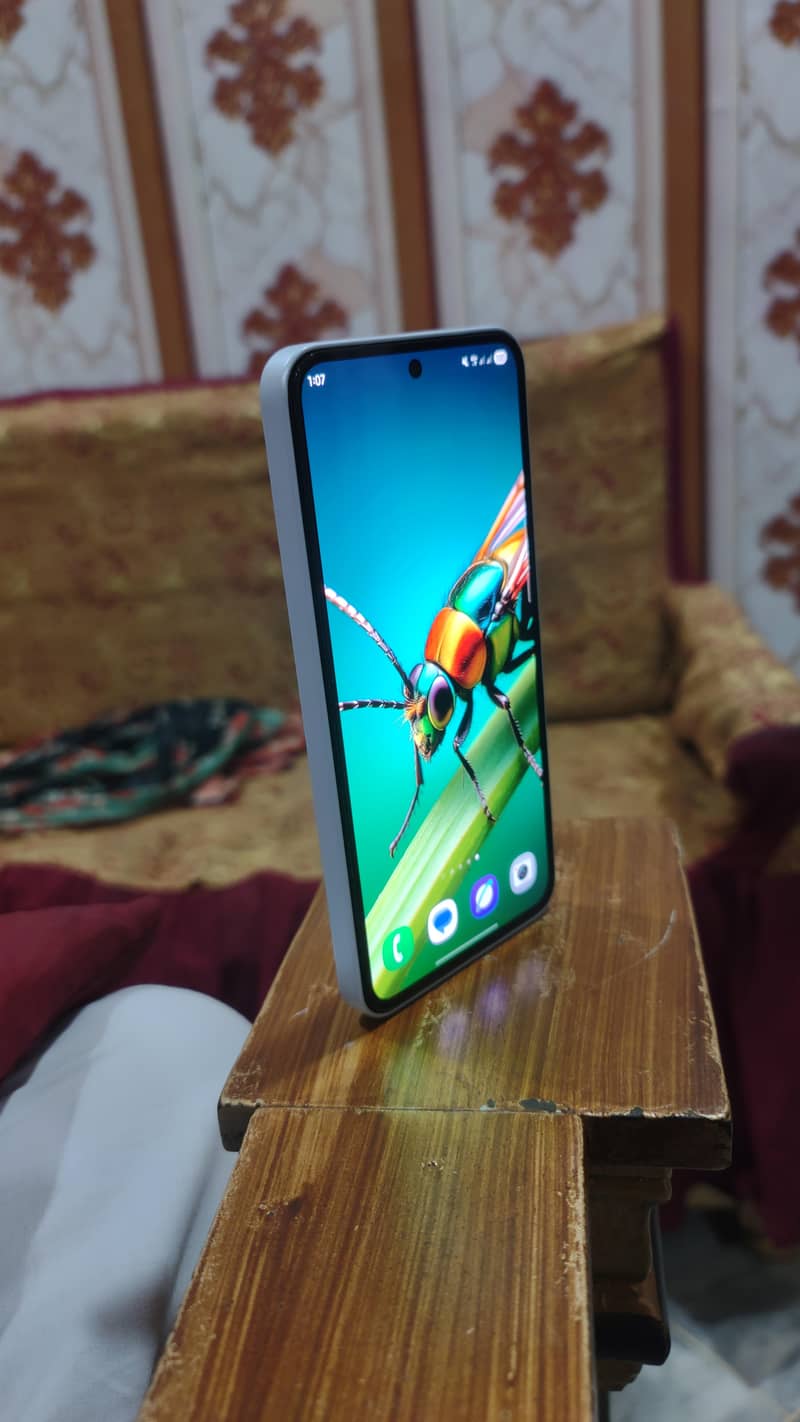8/256 10 by 10 condition 2 month used phone he with box original 1