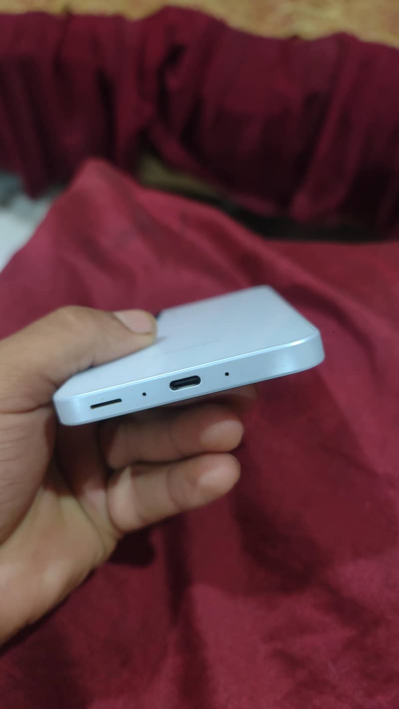 8/256 10 by 10 condition 2 month used phone he with box original 2