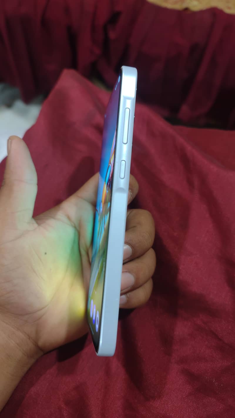 8/256 10 by 10 condition 2 month used phone he with box original 3