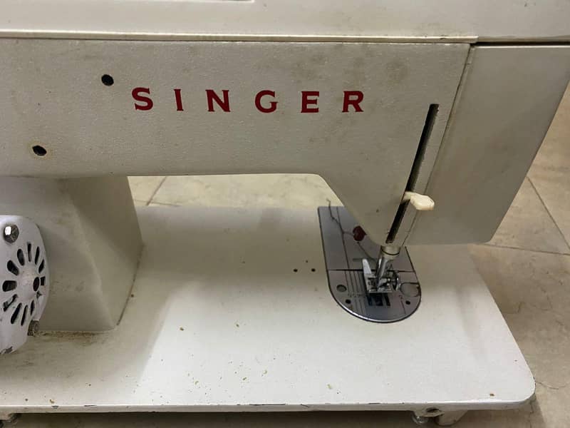 Singer sewing Machine 4