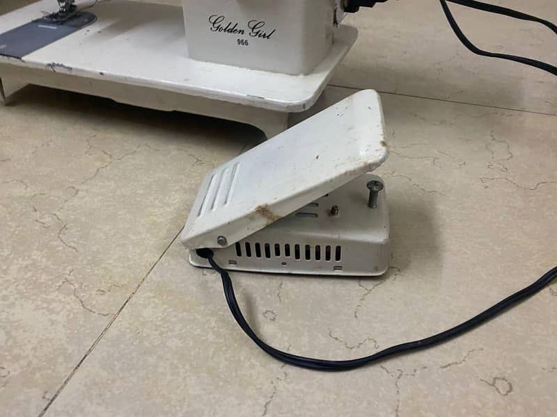 Singer sewing Machine 5