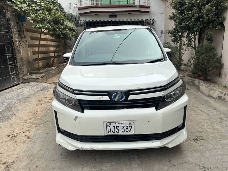 Toyota Voxy 2015 2