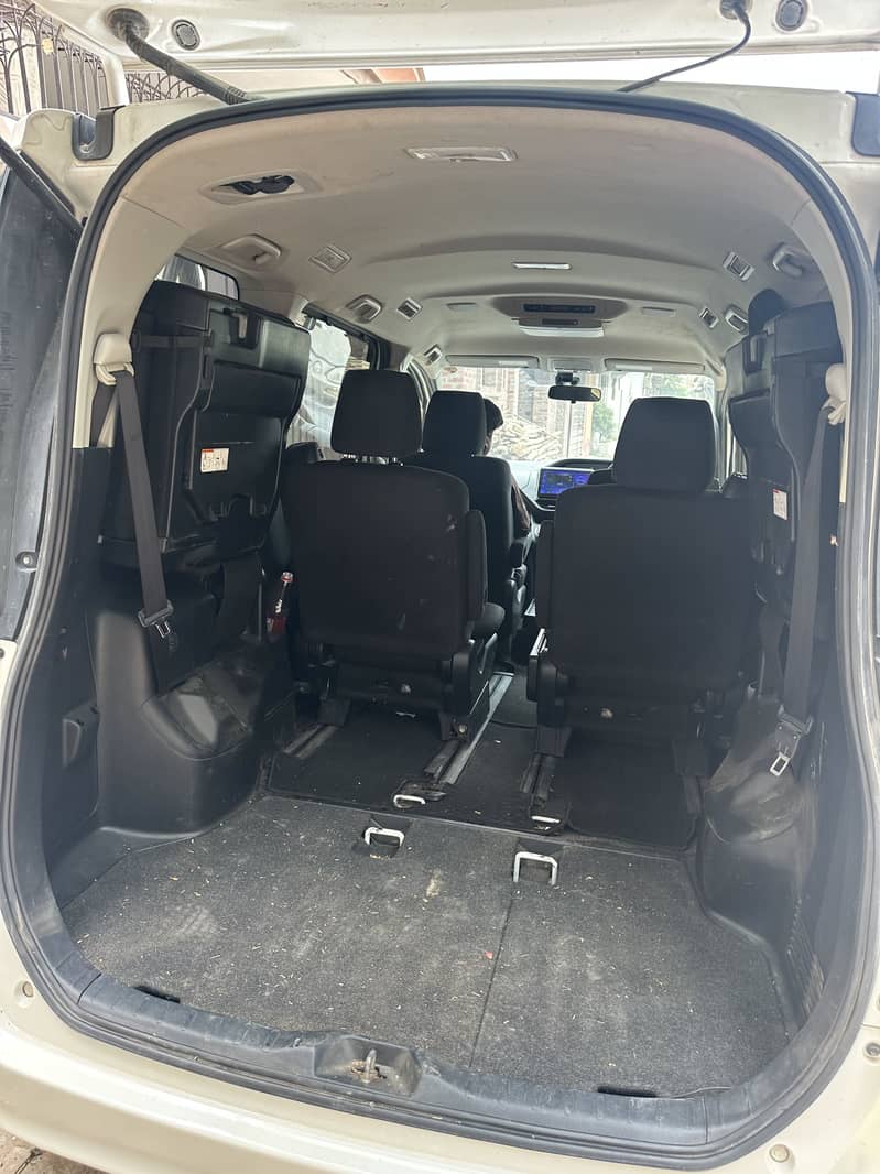 Toyota Voxy 2015 4