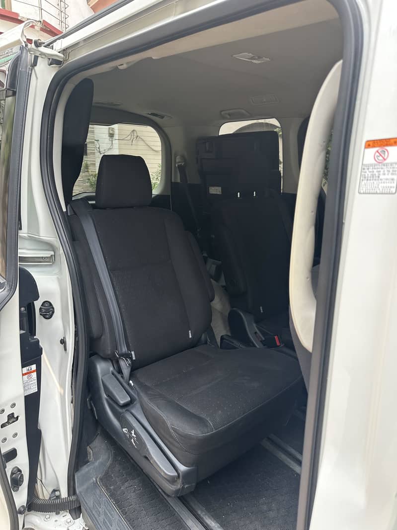 Toyota Voxy 2015 5