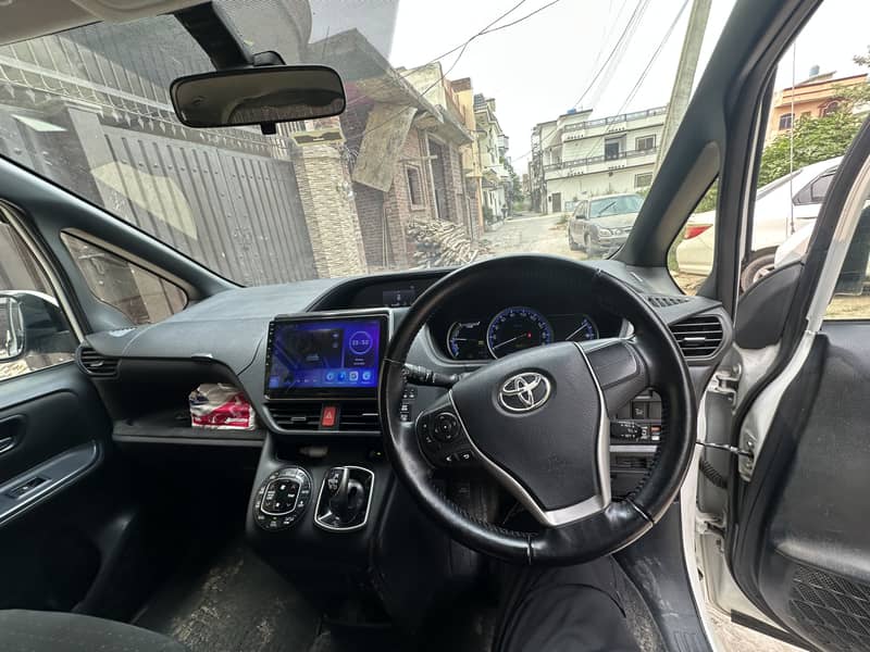 Toyota Voxy 2015 6