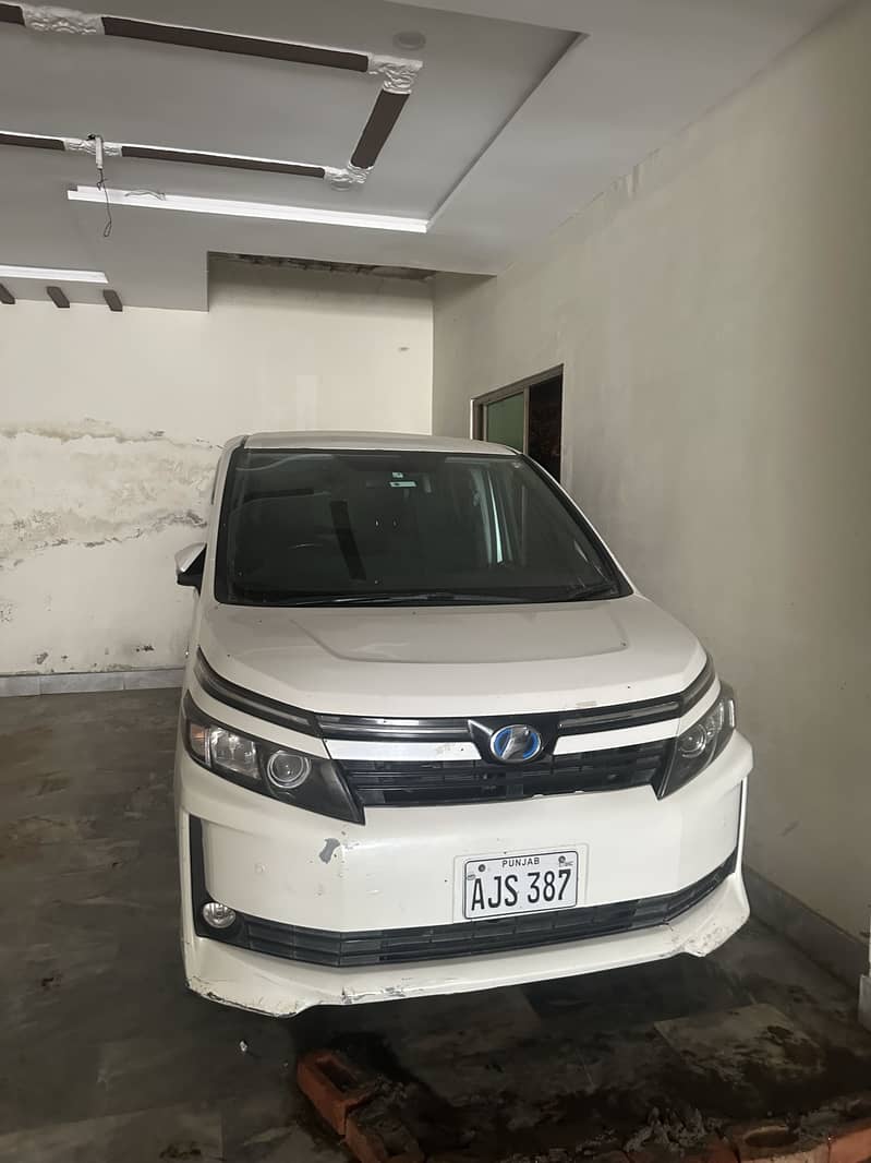 Toyota Voxy 2015 12
