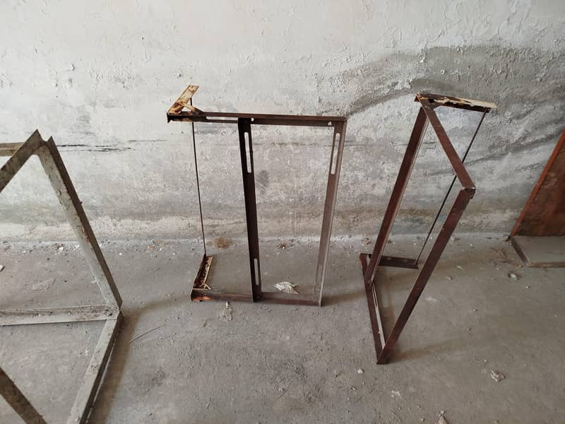 Split Ac outdoor wall stand 1