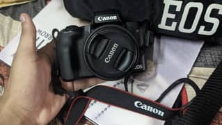 Canon M50 mirrorless camera with 15/45 kit lense
