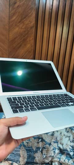 MacBook Air 2017 core i5 8GB Ram 128GB SSD
