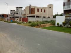 Facing Park Beautiful Location 5-Marla Plot For Sale Easy Access To 120 Feet Main Road