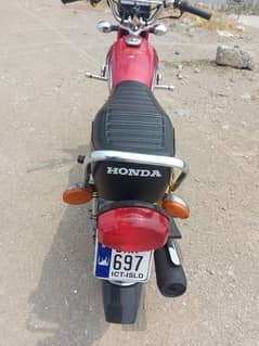 Honda 125 Red,CAN b exchange.
