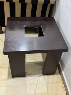 wood table look like new 2 side tables