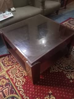 Dinning room center table good condition