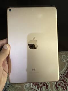 IPAD MINI 5 with BOX . First hand used