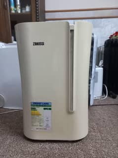 Zanussi dehumidifier with ionizer and UV sterilizee