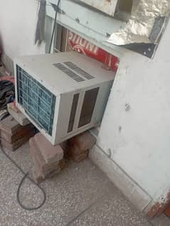 Whirlpool Window AC 0.75 Ton