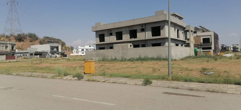 10 MARLA PARK FACING RESIDENTIAL PLOT AVAILABLE FOR SALE IN BLOCK A-1 1