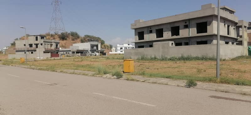 10 MARLA PARK FACING RESIDENTIAL PLOT AVAILABLE FOR SALE IN BLOCK A-1 2
