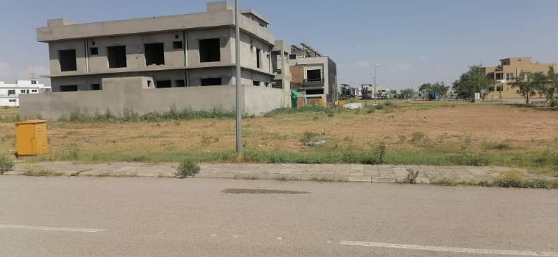 10 MARLA PARK FACING RESIDENTIAL PLOT AVAILABLE FOR SALE IN BLOCK A-1 3